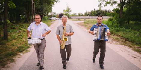 koktel_zenekar_kiskunhalas_lakodalmi_menet_kiseres.jpg